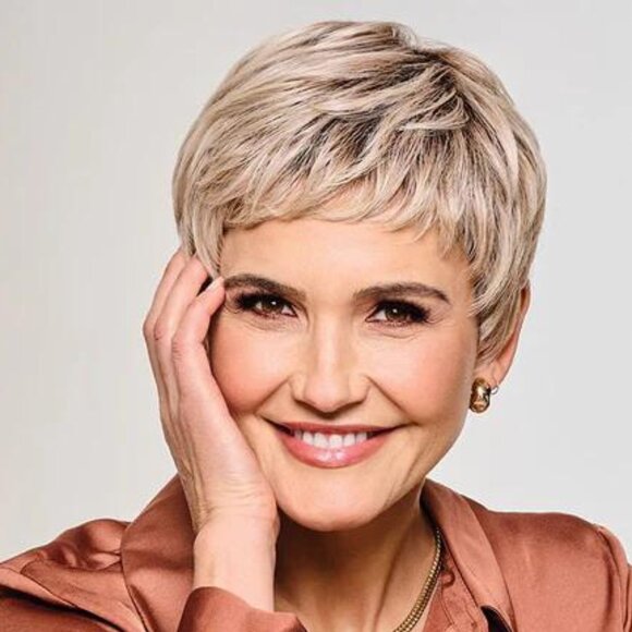 RAQUEL WELCH STRAIGHT CHIC (PETITE/AVERAGE) in SS8/29 Shaded Hazelnut - Picture 7 of 8